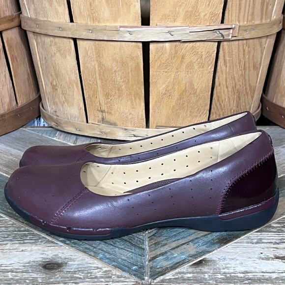 Clarks Unstructured Un Hearth Burgundy Leather Flats Loafers Womens Size 7.5 - Picture 2 of 11